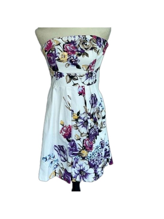 White House Black Market Dresses & Skirts - White House Black Market: White Strapless Dress w/ Floral Pattern: Size 0